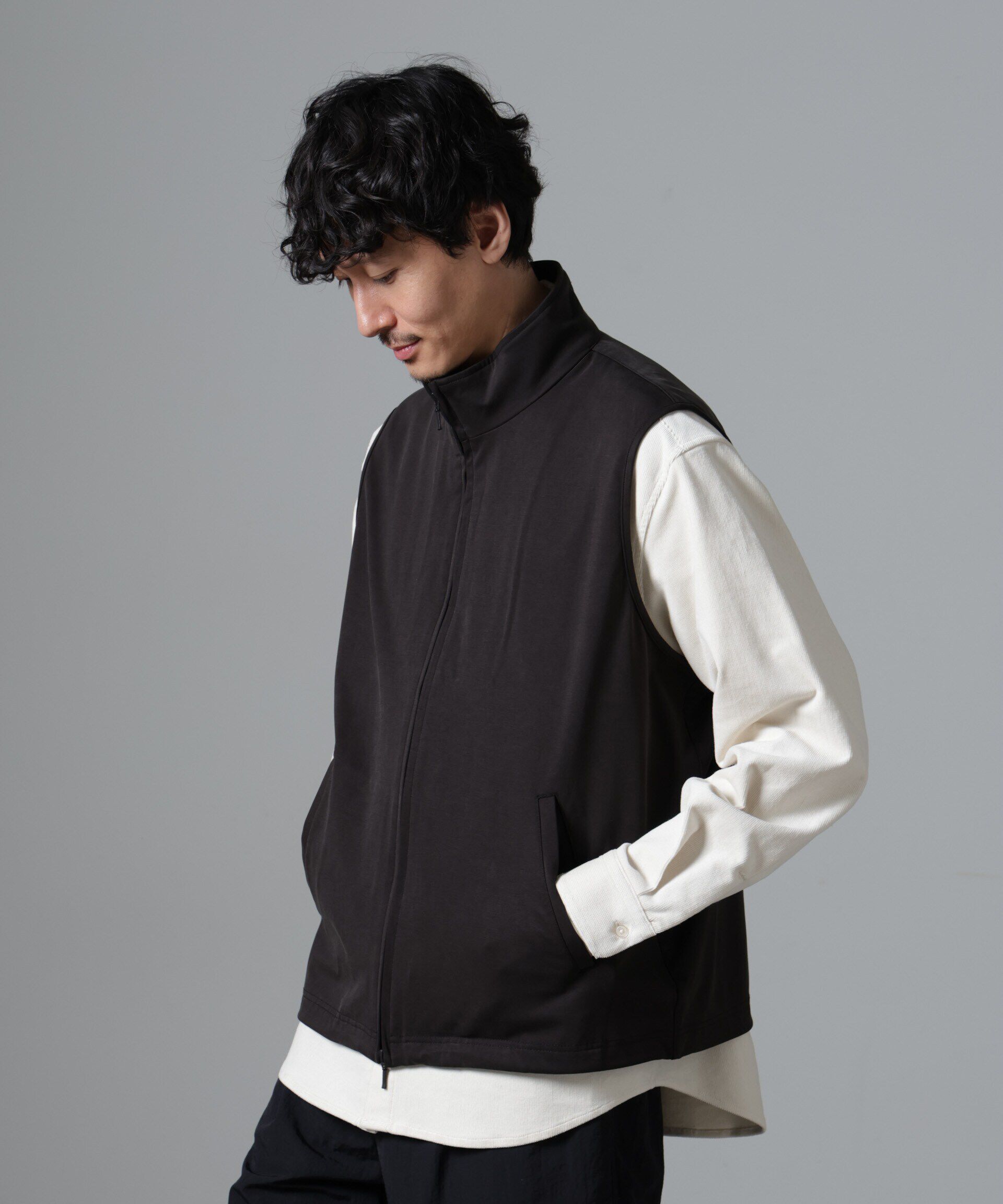 nano･universe「ヌバックライクスムーススタンドカラーベスト」|ダウンベスト・ベスト|チャコール3