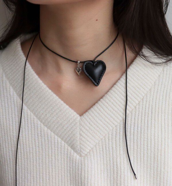 fredy emue「フェイクレザーハートペンダント」|ネックレス|