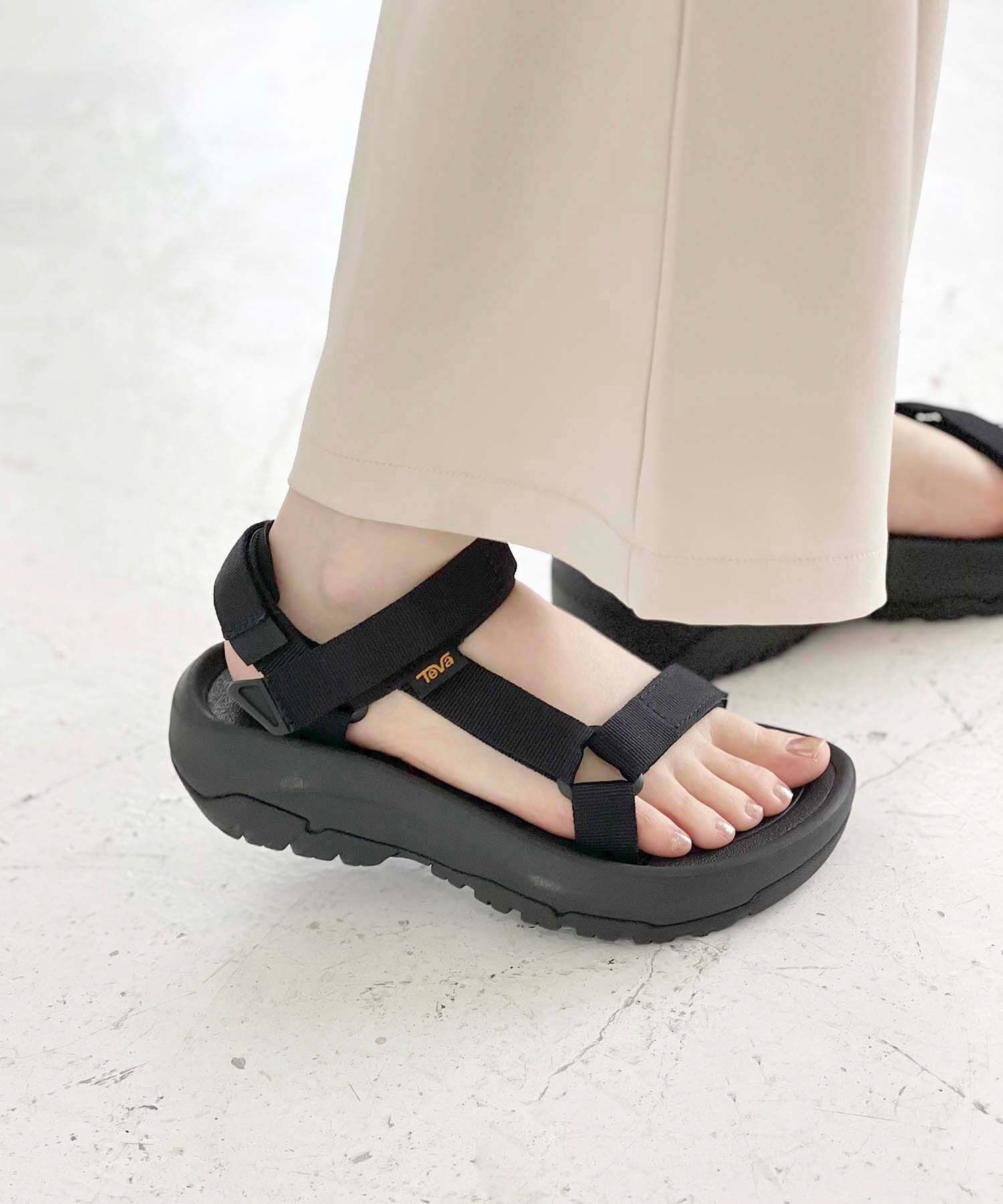 ROPE PICNIC PASSAGE「【一部店舗限定】【TEVA/テバ】HURRICANE XLT2 AMPSOLE」|サンダル|ブラック(01)