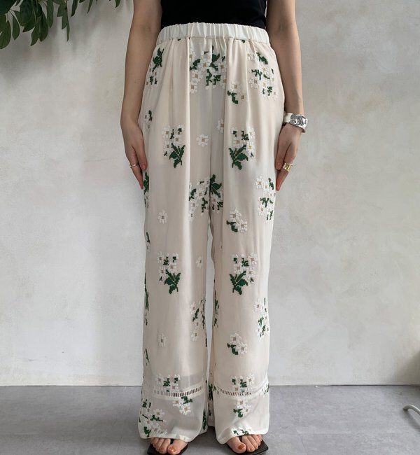  「【WEB限定】フルレット刺繍パンツ」|チノ|