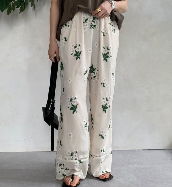  「【WEB限定】フルレット刺繍パンツ」|チノ|