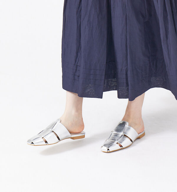 AU BANNISTER「グルカミュールサンダル」|サンダル|シルバー
