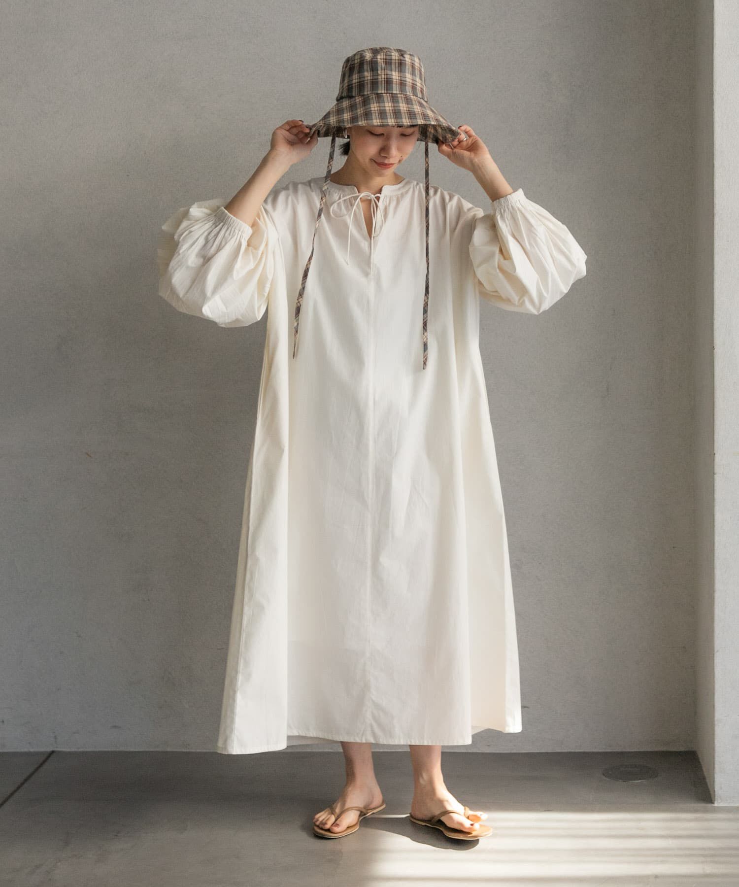 URBAN RESEARCH DOORS「ボリュームスリーブワンピース」|ワンピース|オフホワイト
