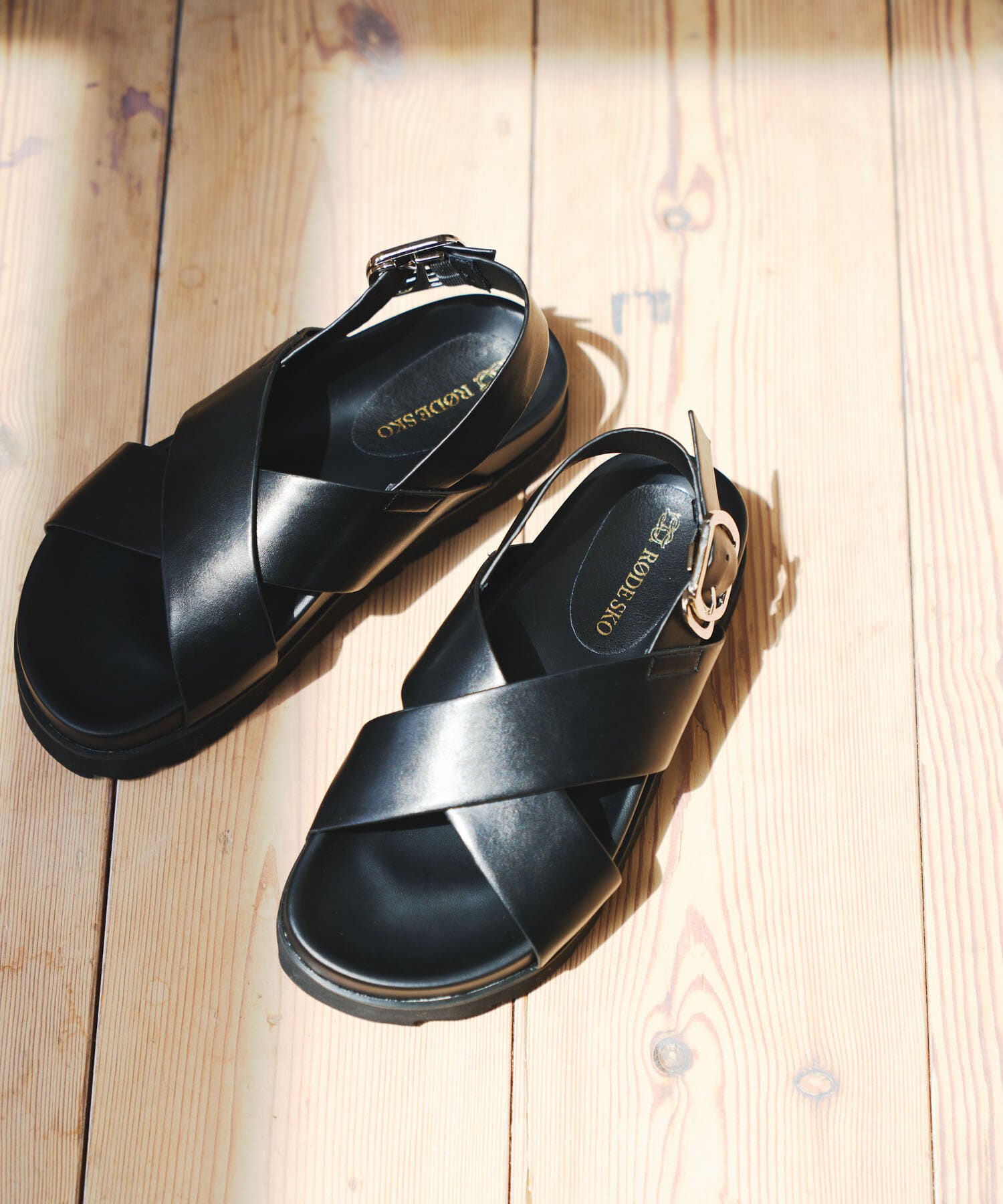 RODE SKO「フットベッドクロスサンダル」|サンダル|