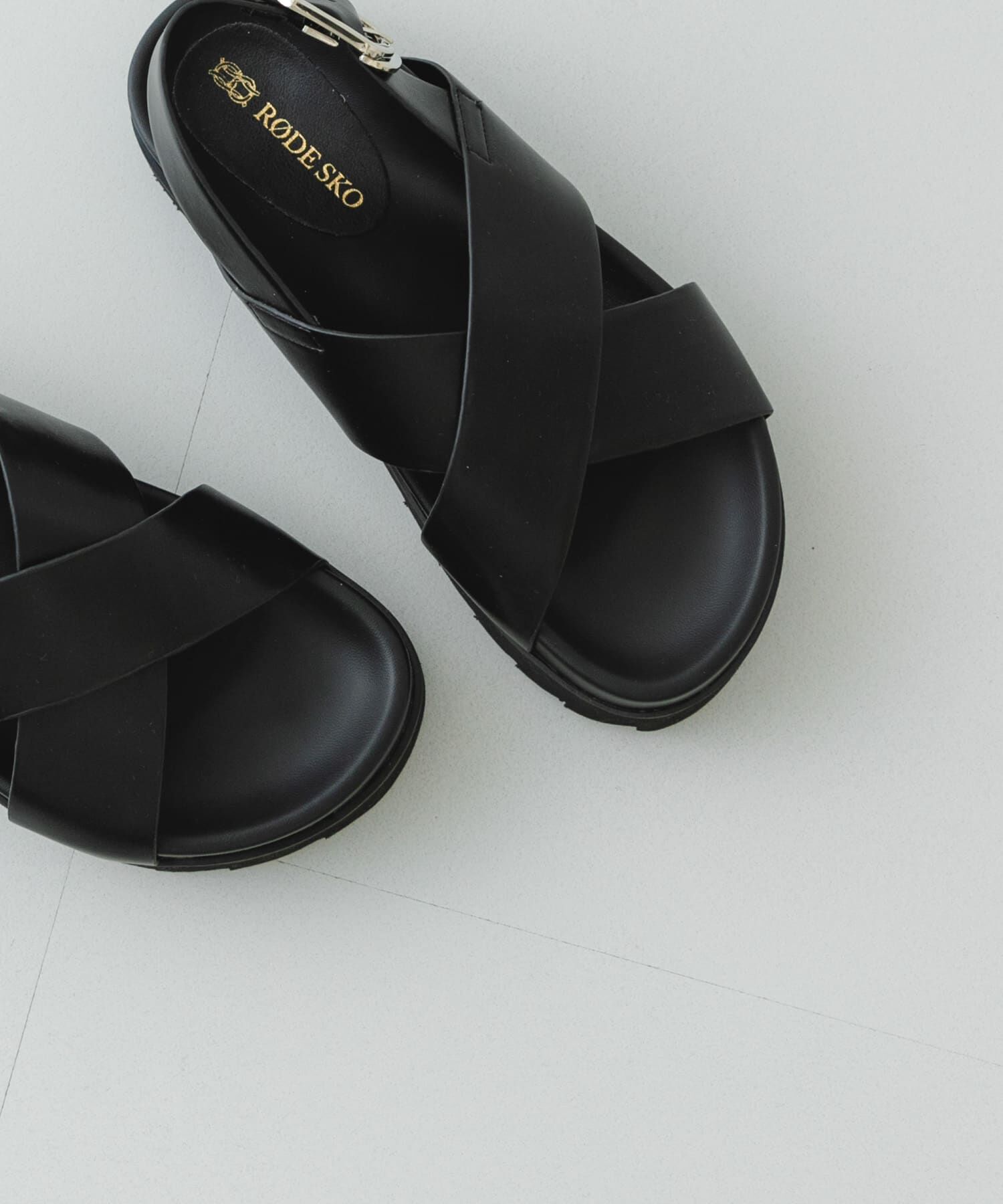 RODE SKO「フットベッドクロスサンダル」|サンダル|
