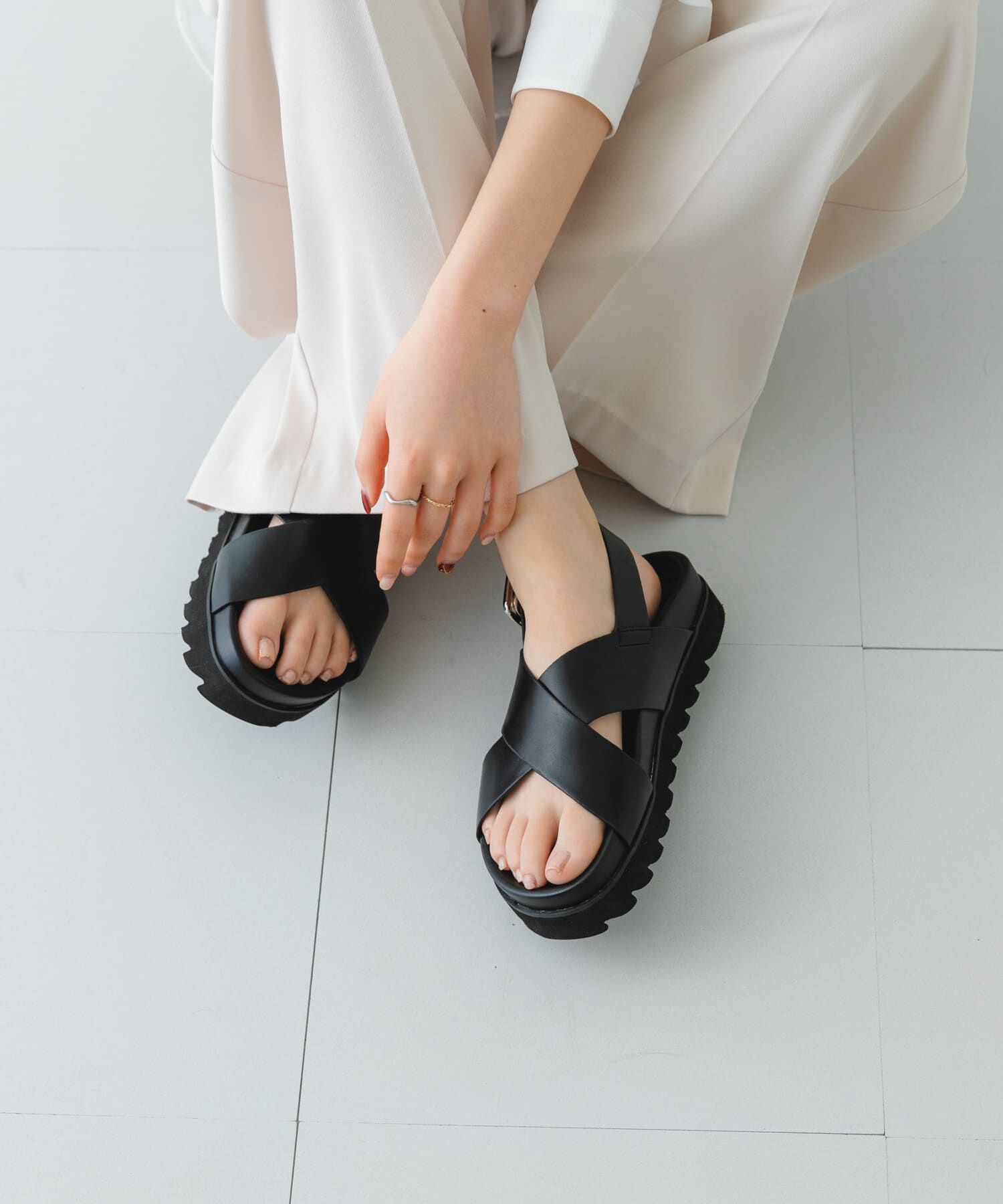 RODE SKO「フットベッドクロスサンダル」|サンダル|