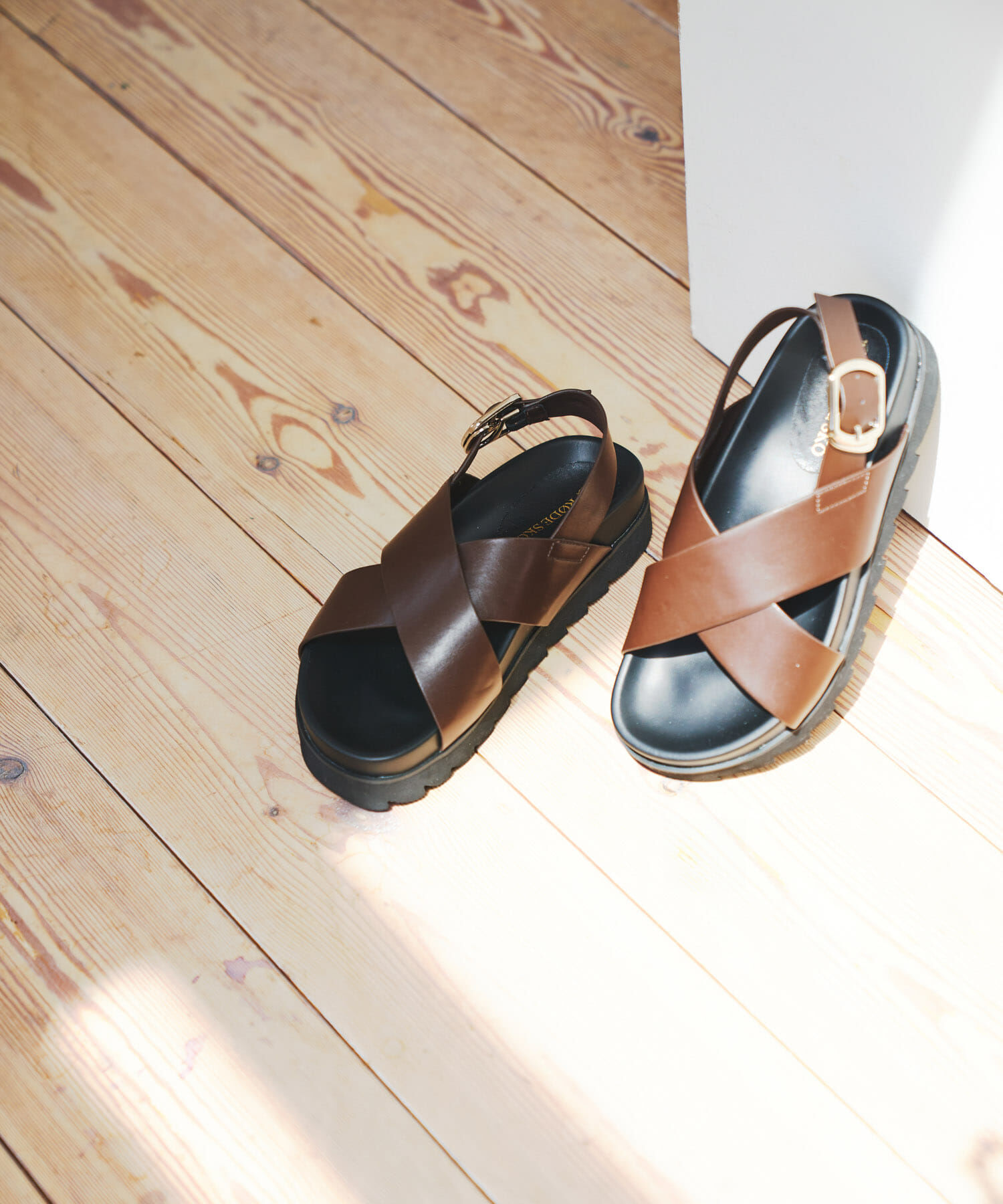 RODE SKO「フットベッドクロスサンダル」|サンダル|ブラウン