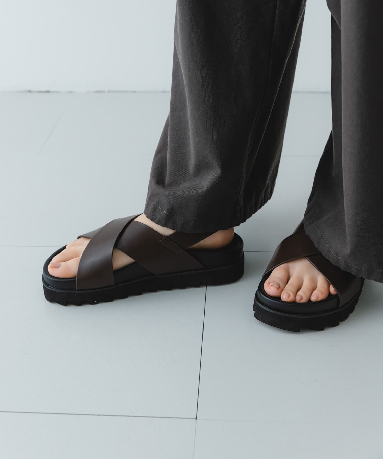 RODE SKO「フットベッドクロスサンダル」|サンダル|