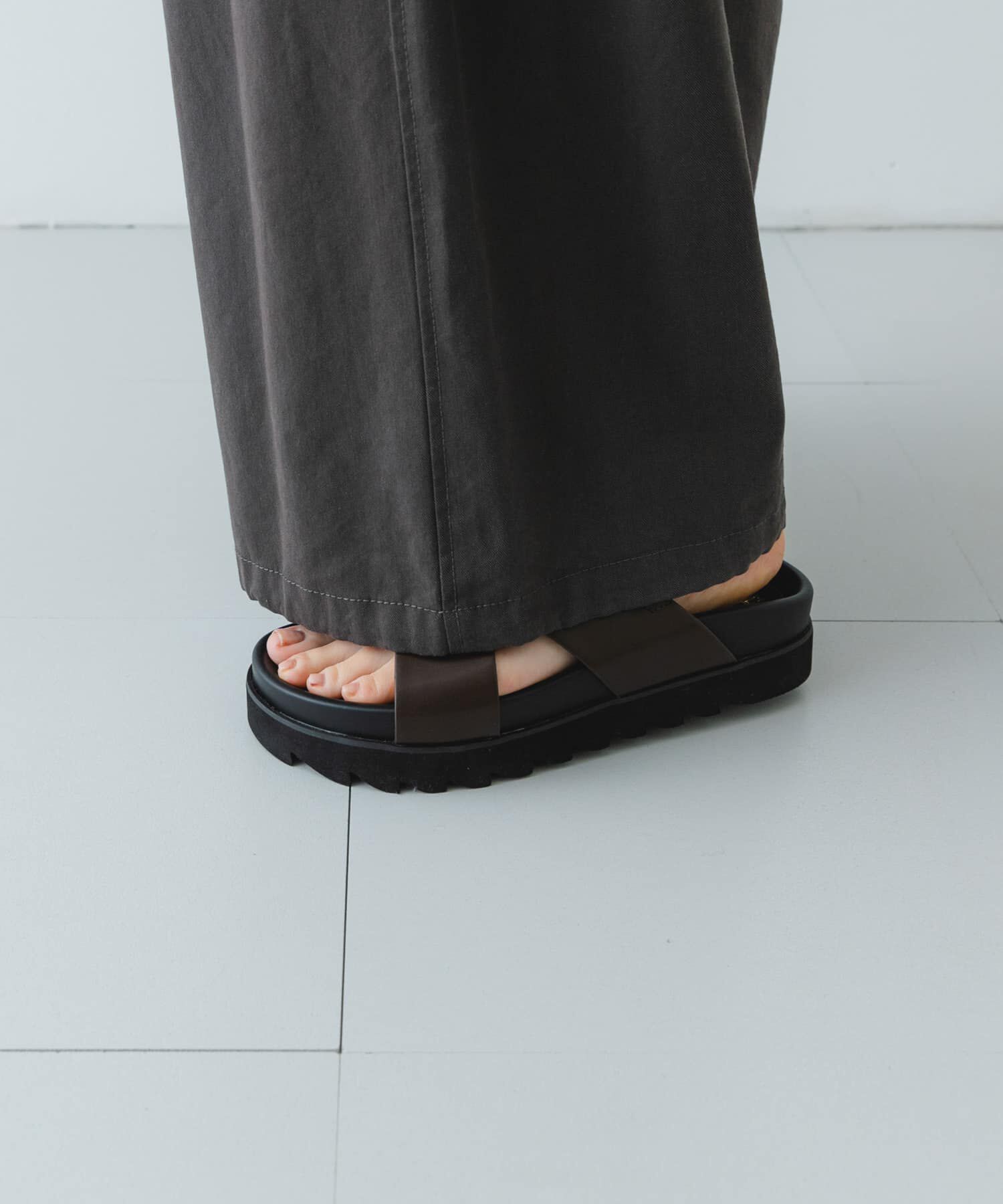 RODE SKO「フットベッドクロスサンダル」|サンダル|