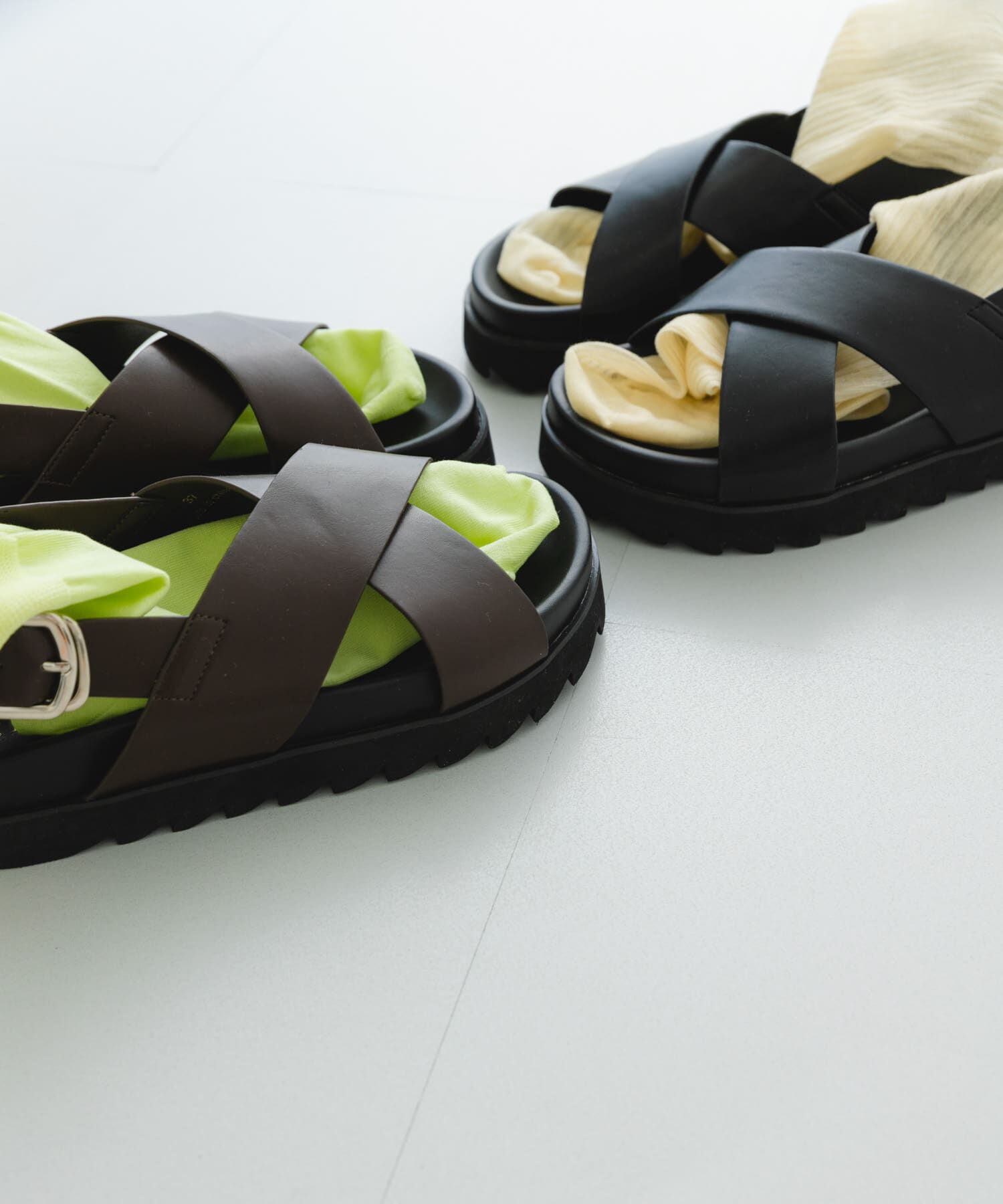 RODE SKO「フットベッドクロスサンダル」|サンダル|