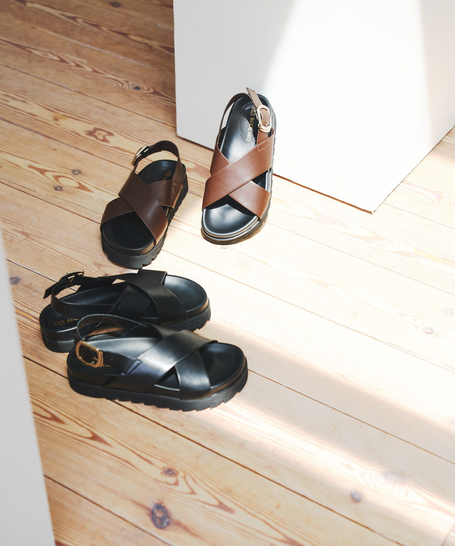 RODE SKO「フットベッドクロスサンダル」|サンダル|