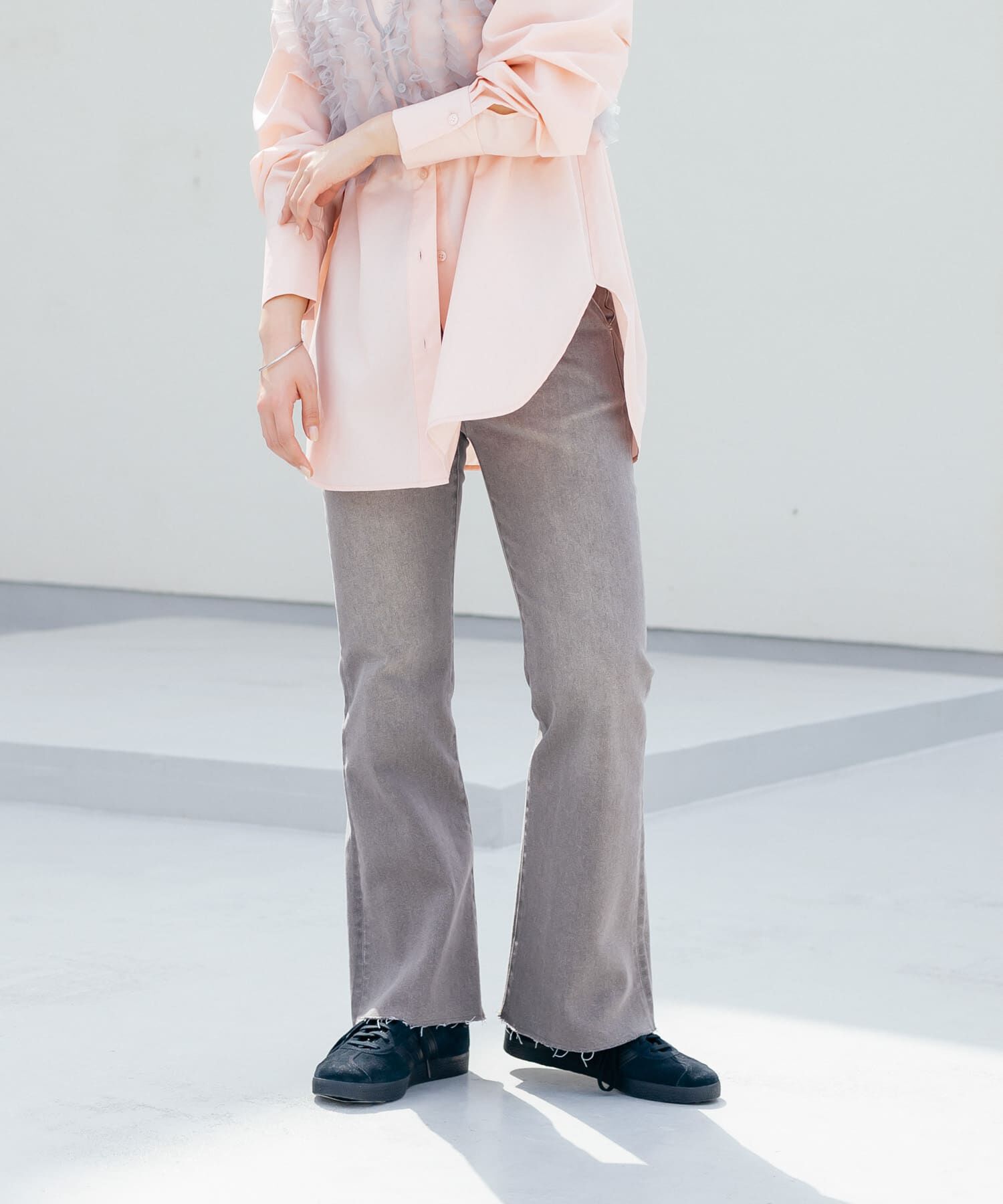  「『34サイズ/低身長向けも展開』ストレッチフレアデニム」|デニム|グレー