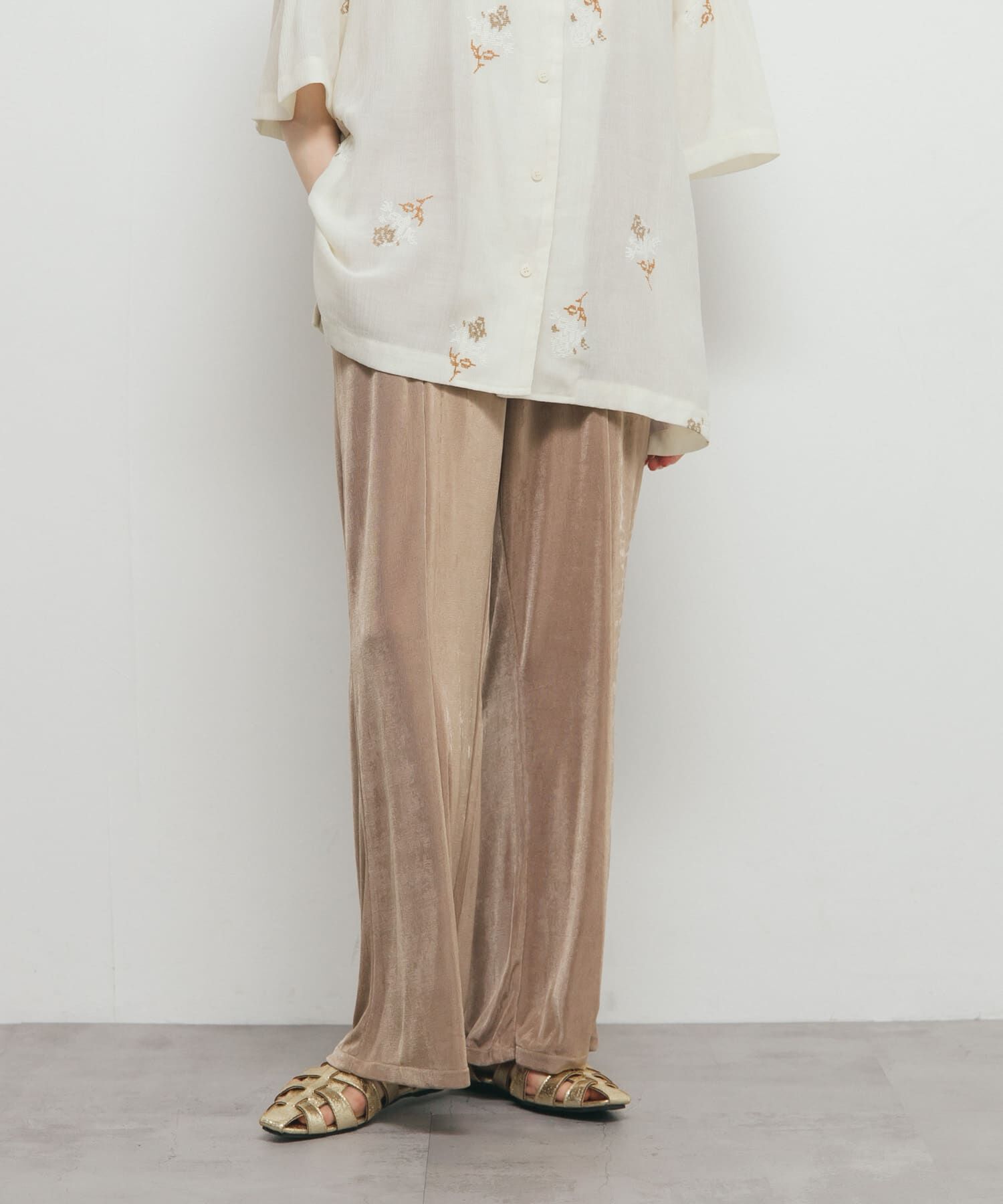  「シャイニーイージーフレアパンツ」|その他|ベージュ