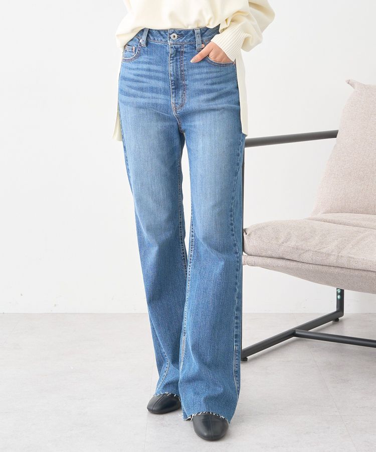 earth music&ecology「セルフカットストレッチフレアデニムパンツ」|デニム|Indigo