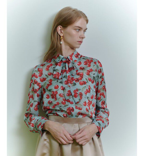 LOULOU WILLOUGHBY「WEB限定【LOULOU WILLOUGHBY】LISAチェリープリント ボウタイブラウス」|シャツ・ブラウス|