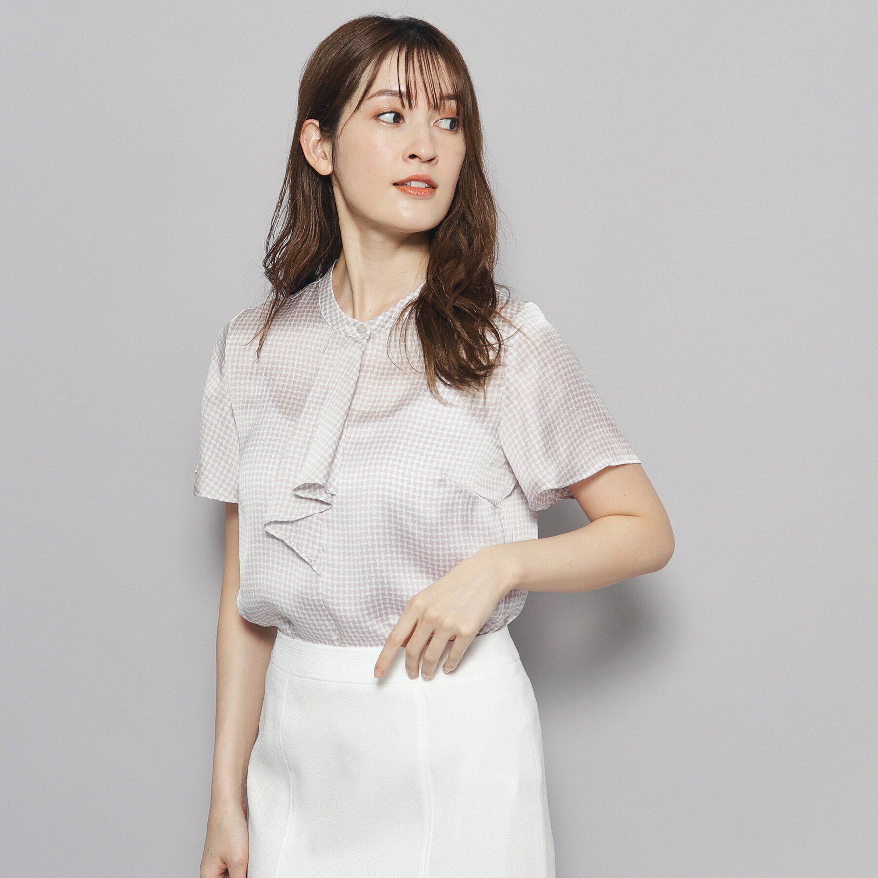 COUP DE CHANCE「【洗える／一枚着／ジャケットイン／通勤／幾何柄】女性らしいフリルデザインブラウス」|シャツ・ブラウス|
