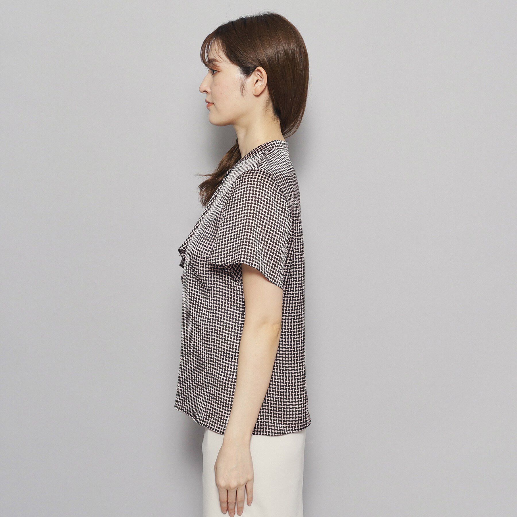 COUP DE CHANCE「【洗える／一枚着／ジャケットイン／通勤／幾何柄】女性らしいフリルデザインブラウス」|シャツ・ブラウス|