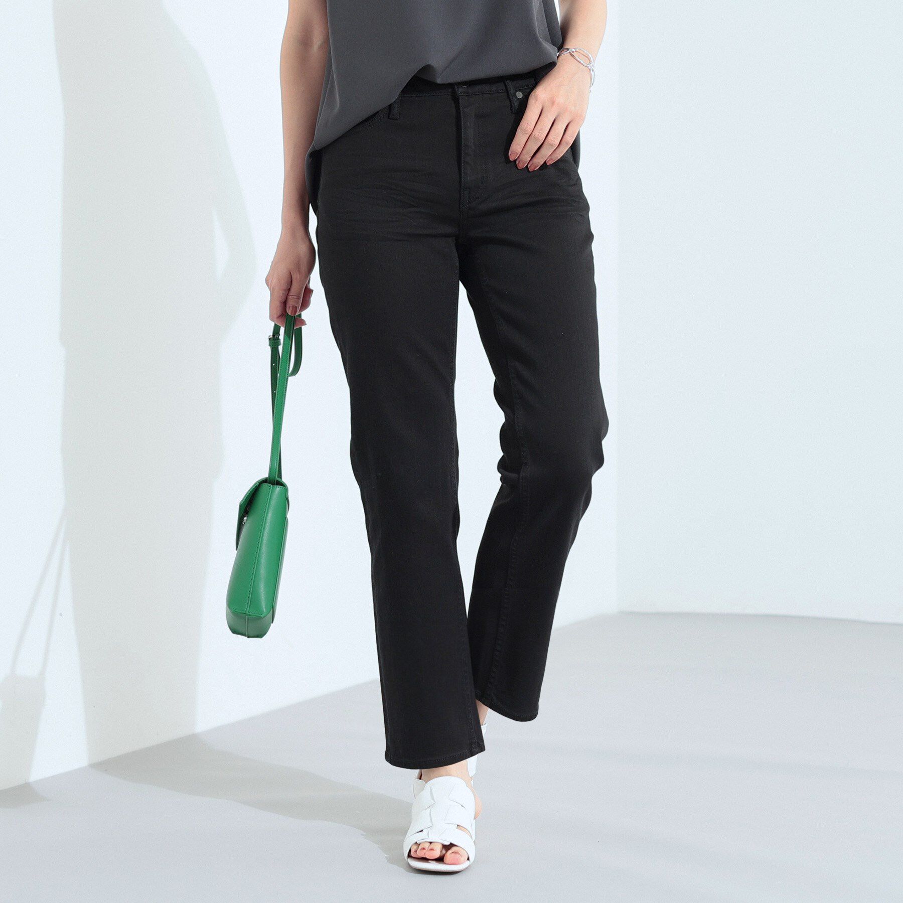 INDIVI「【通年活躍！褒められデニム】スリムストレート デニムパンツ」|デニム|