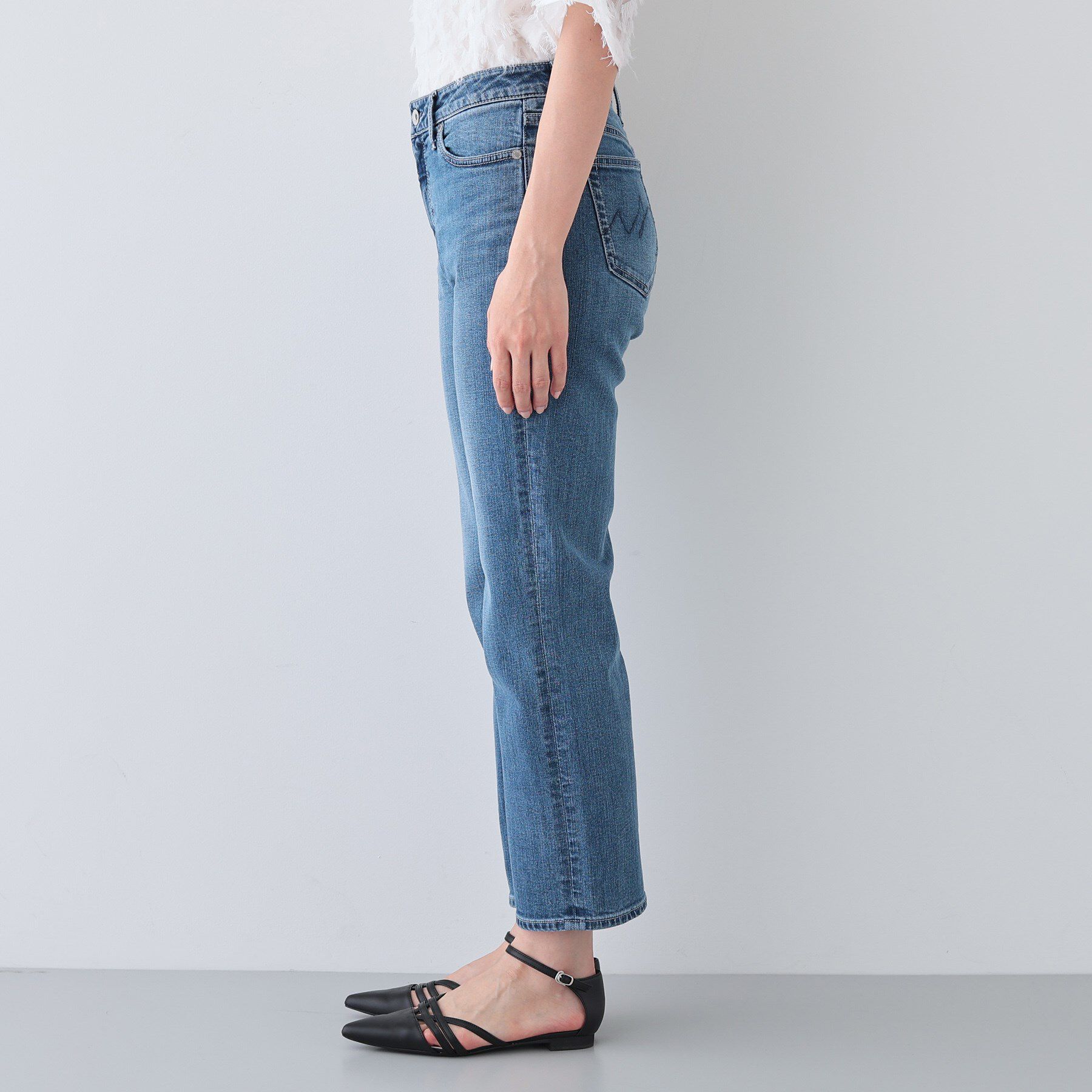 INDIVI「【通年活躍！褒められデニム】スリムストレート デニムパンツ」|デニム|