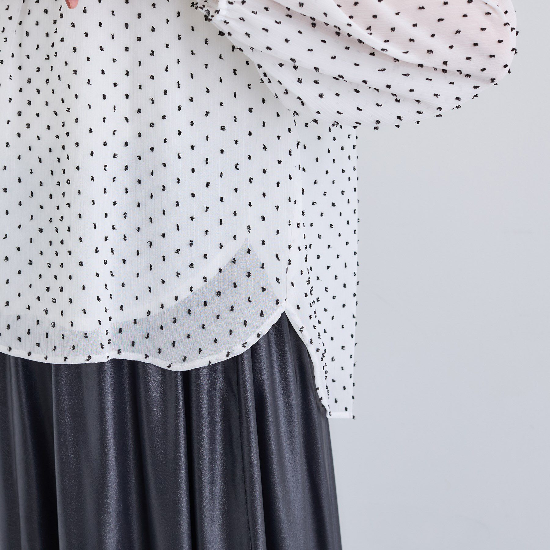 INDIVI「【袖コンシャス】シアードットブラウス」|シャツ・ブラウス|