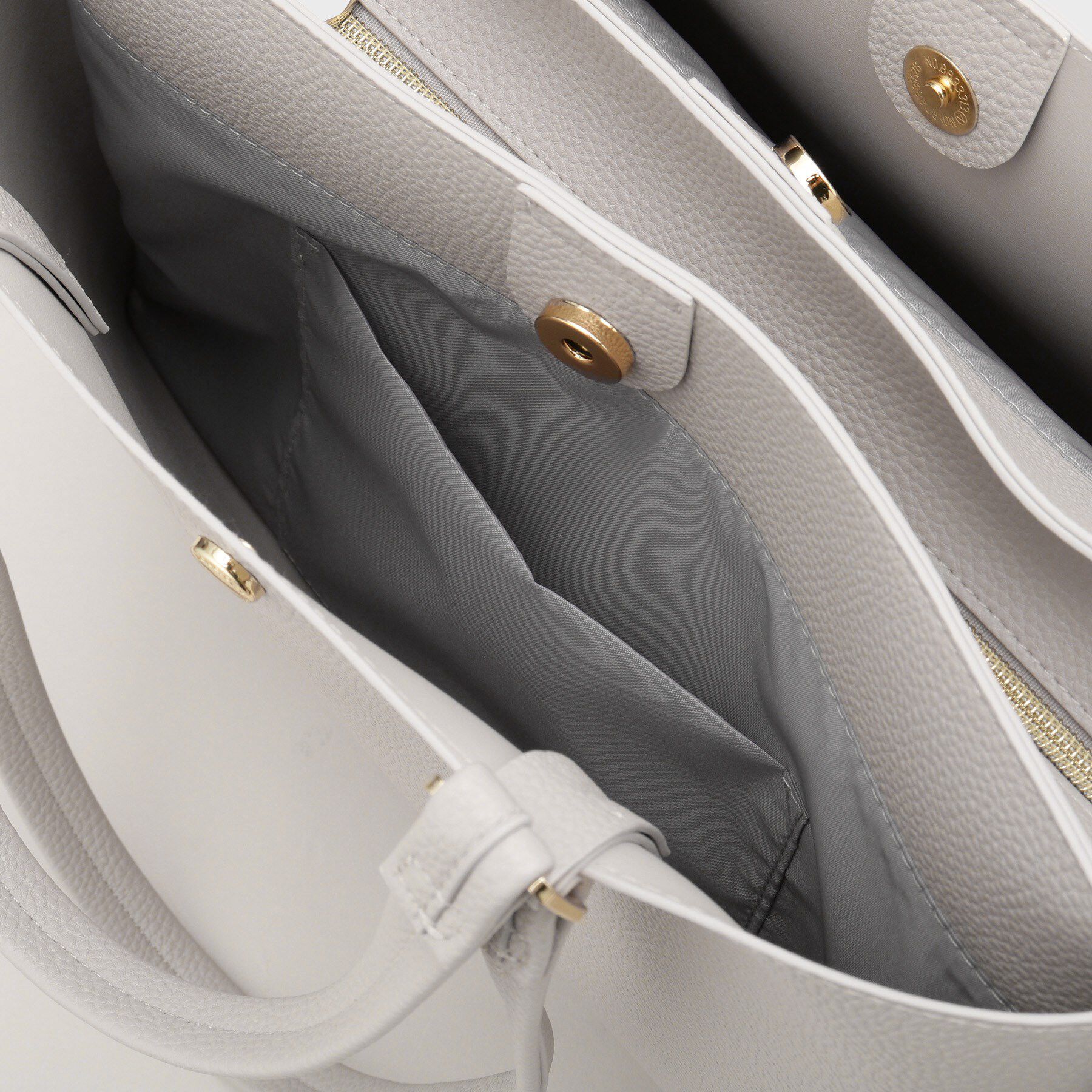 OPAQUE.CLIP「シュリンク合皮大容量トートバッグ【人間工学／軽量／A4サイズ対応／2WAY】」|トートバッグ|