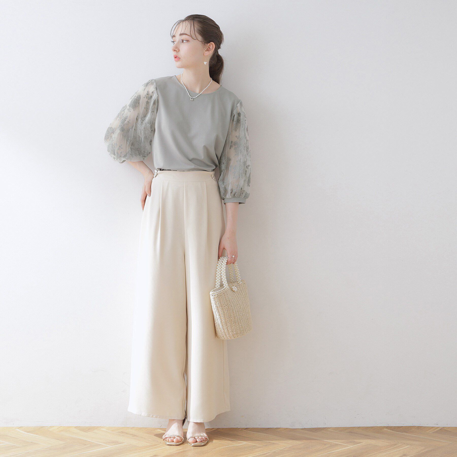 Couture broach「【二の腕カバー・残暑の秋にも使える】袖レースドッキングカットソー」|Tシャツ・カットソー|