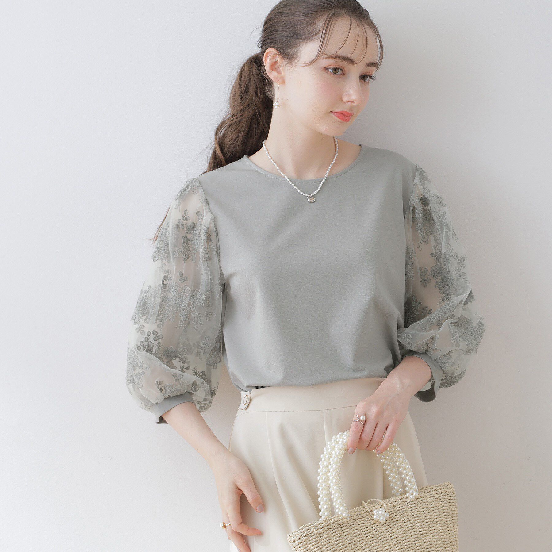 Couture broach「【二の腕カバー・残暑の秋にも使える】袖レースドッキングカットソー」|Tシャツ・カットソー|