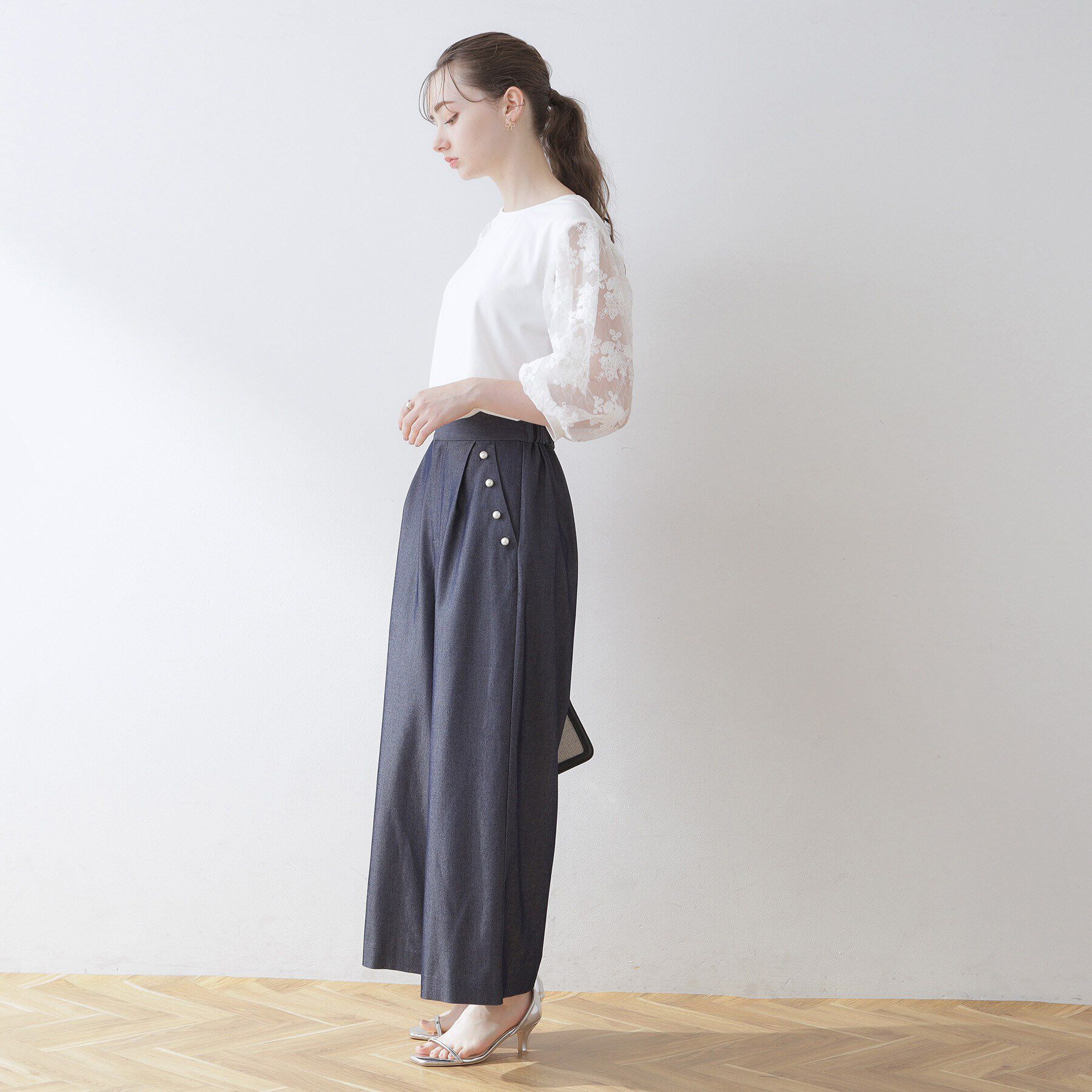 Couture broach「【二の腕カバー・残暑の秋にも使える】袖レースドッキングカットソー」|Tシャツ・カットソー|