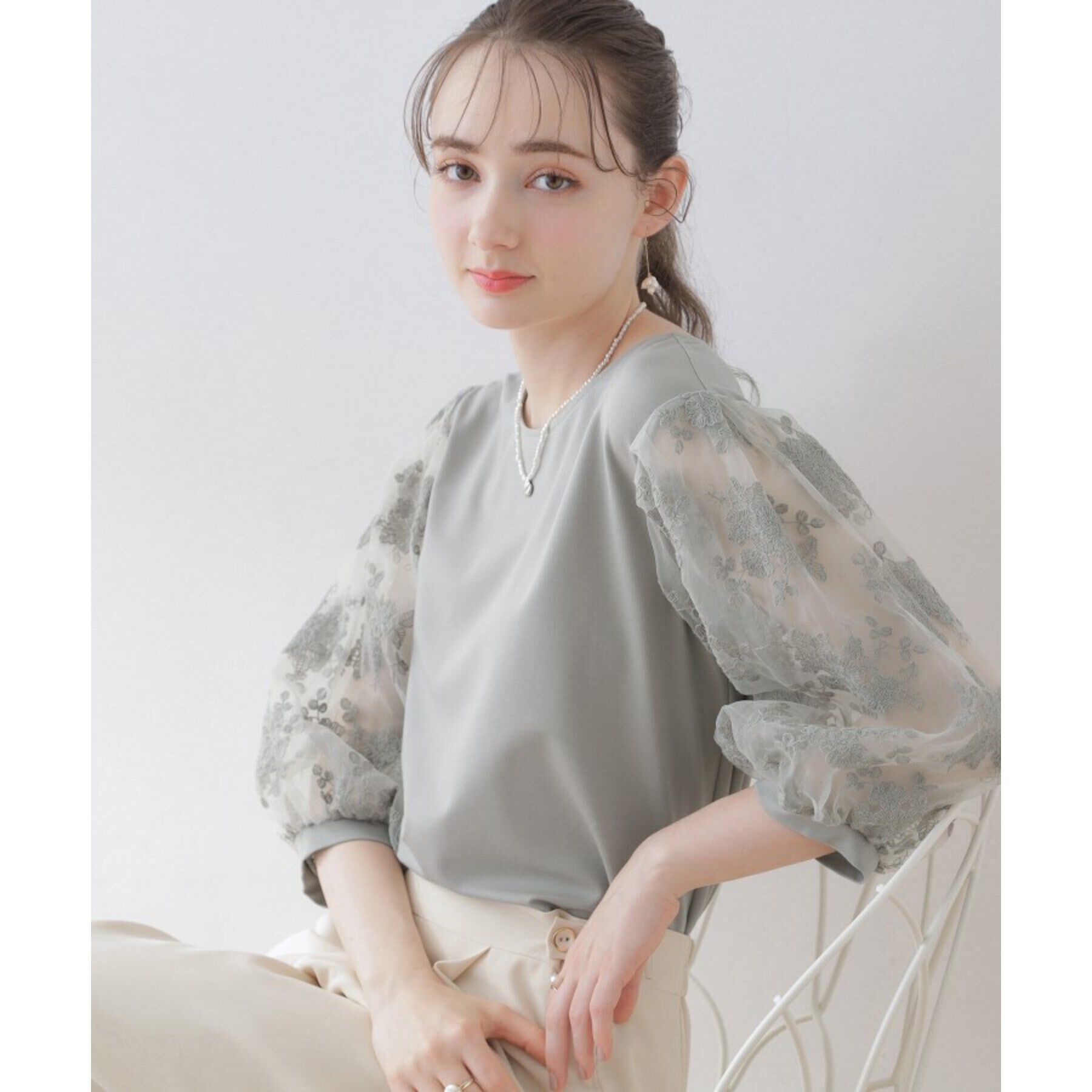 Couture broach「【二の腕カバー・残暑の秋にも使える】袖レースドッキングカットソー」|Tシャツ・カットソー|