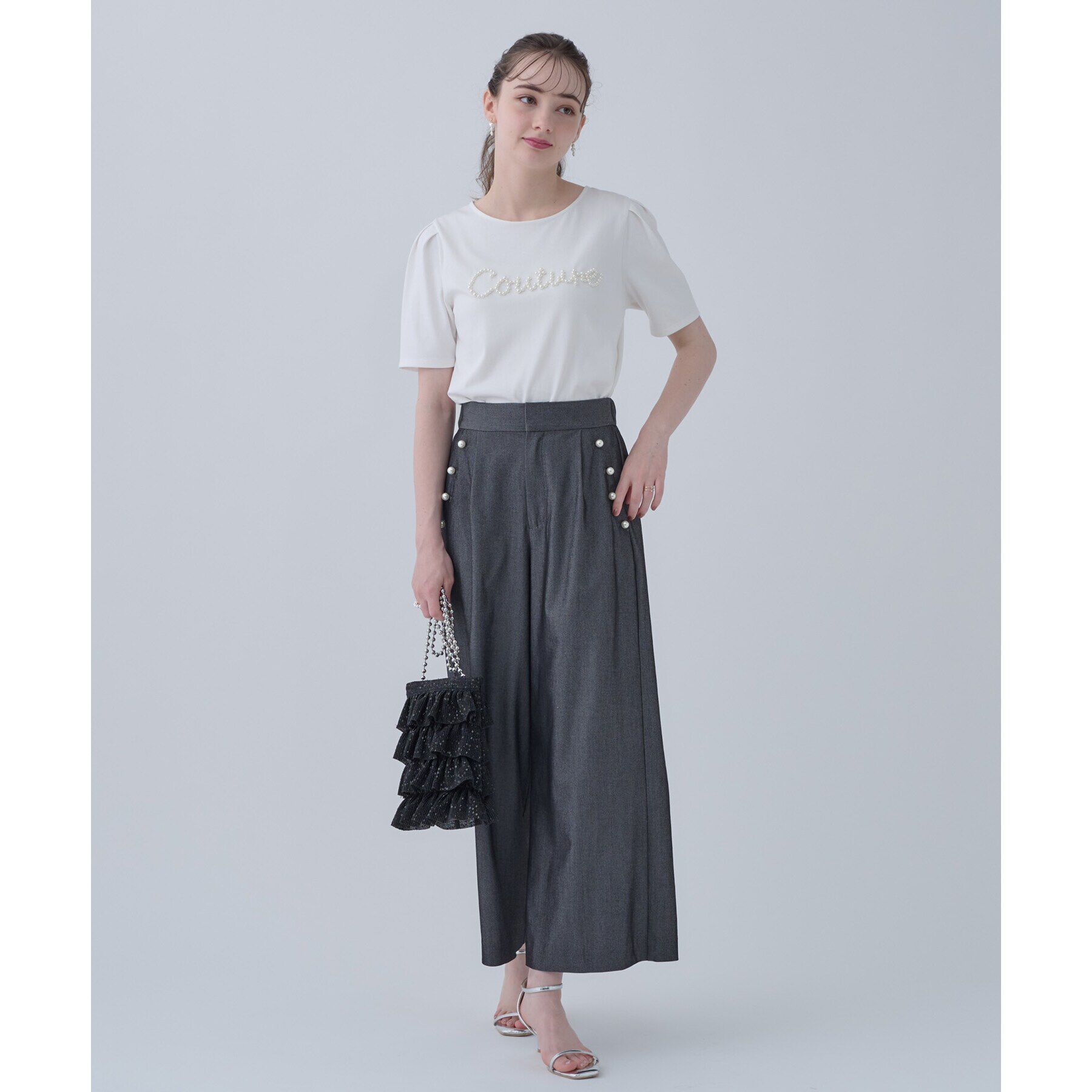 Couture broach「【ほの甘、大人のフェミニンカジュアルT】パール調ロゴT」|Tシャツ・カットソー|