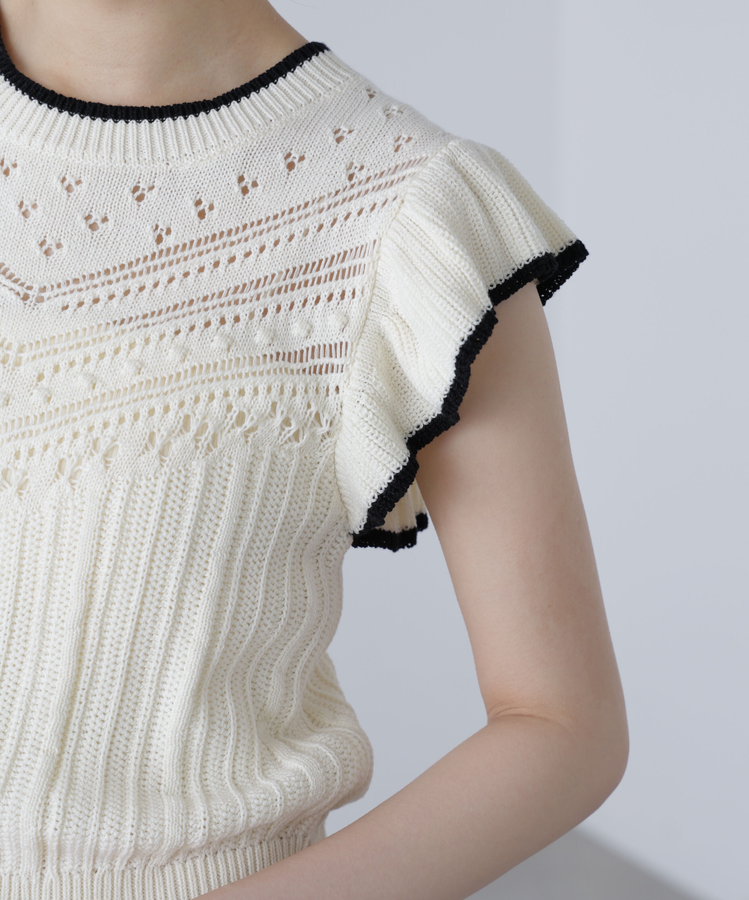  「肩フリル編地切り替えニット」|ニット・セーター|