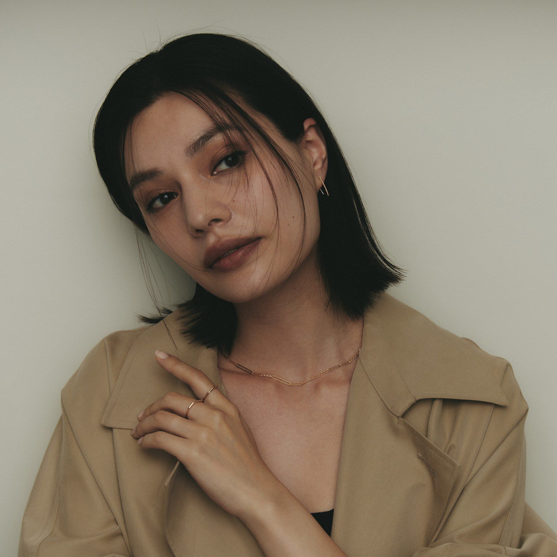 COCOSHNIK「K10ダイヤモンド カーブライン フックピアス」|ピアス|