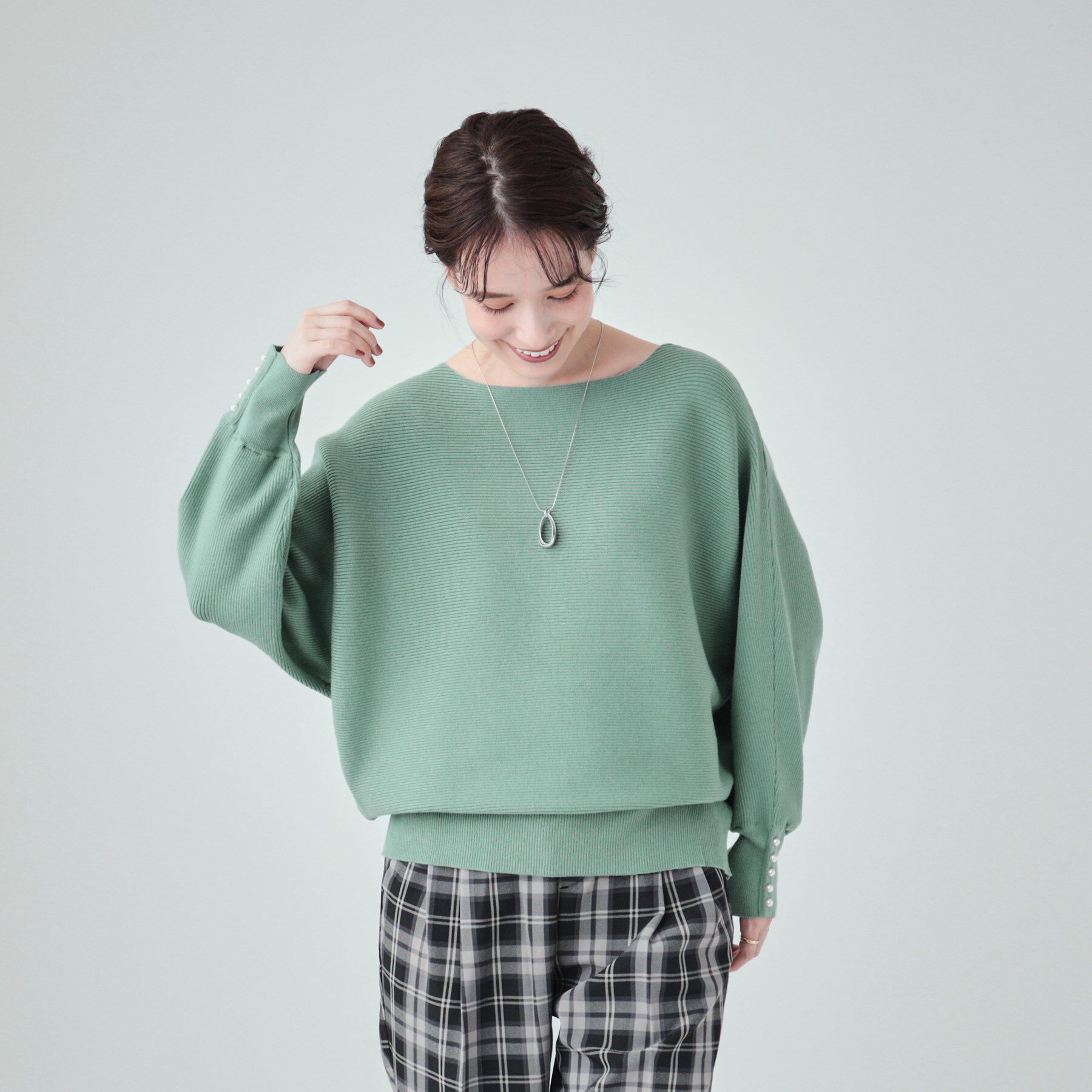 SHOO･LA･RUE「【高レビュー/洗える】優しく上品に リブドルマン お袖フェイクパールニット」|ニット・セーター|