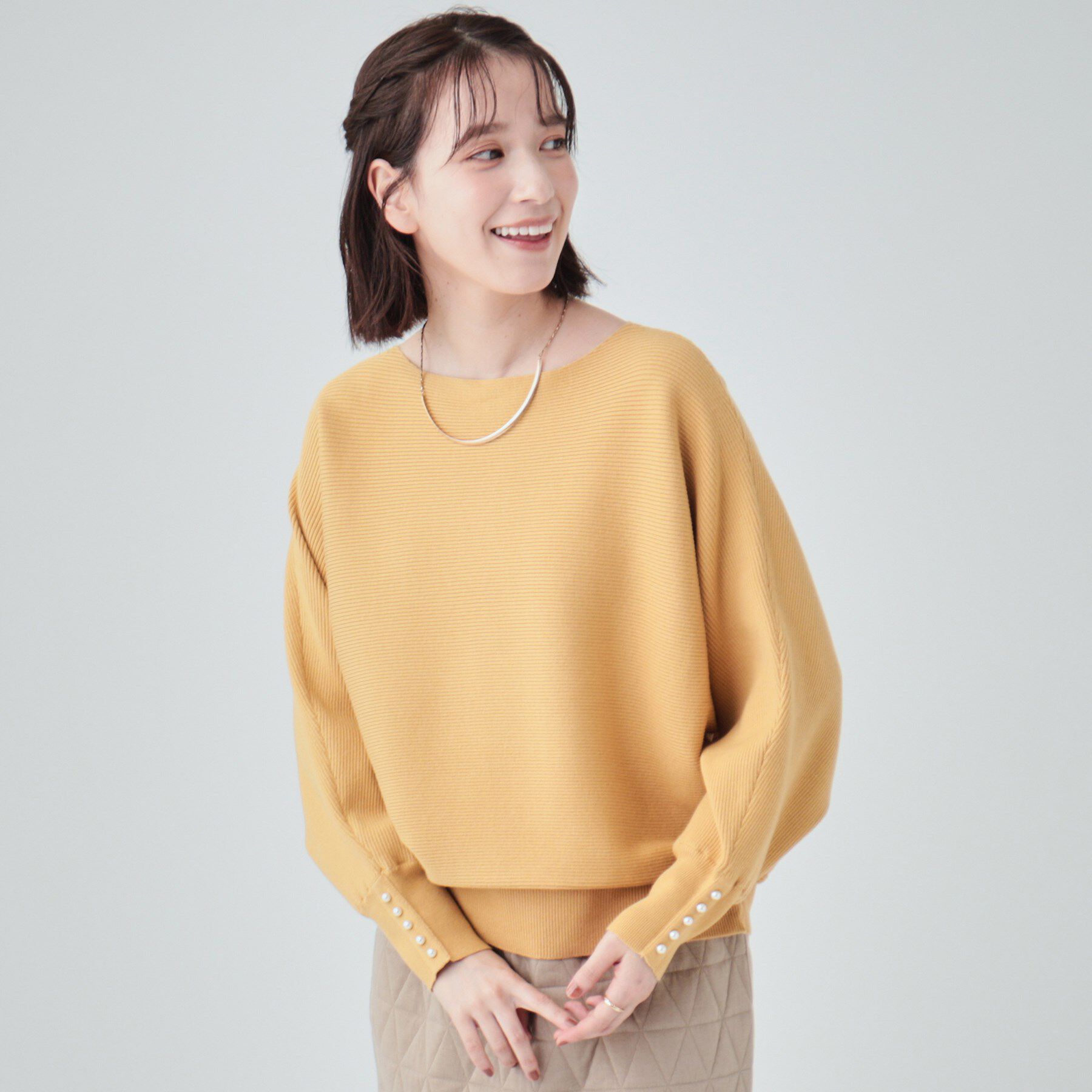 SHOO･LA･RUE「【高レビュー/洗える】優しく上品に リブドルマン お袖フェイクパールニット」|ニット・セーター|イエロー(032)
