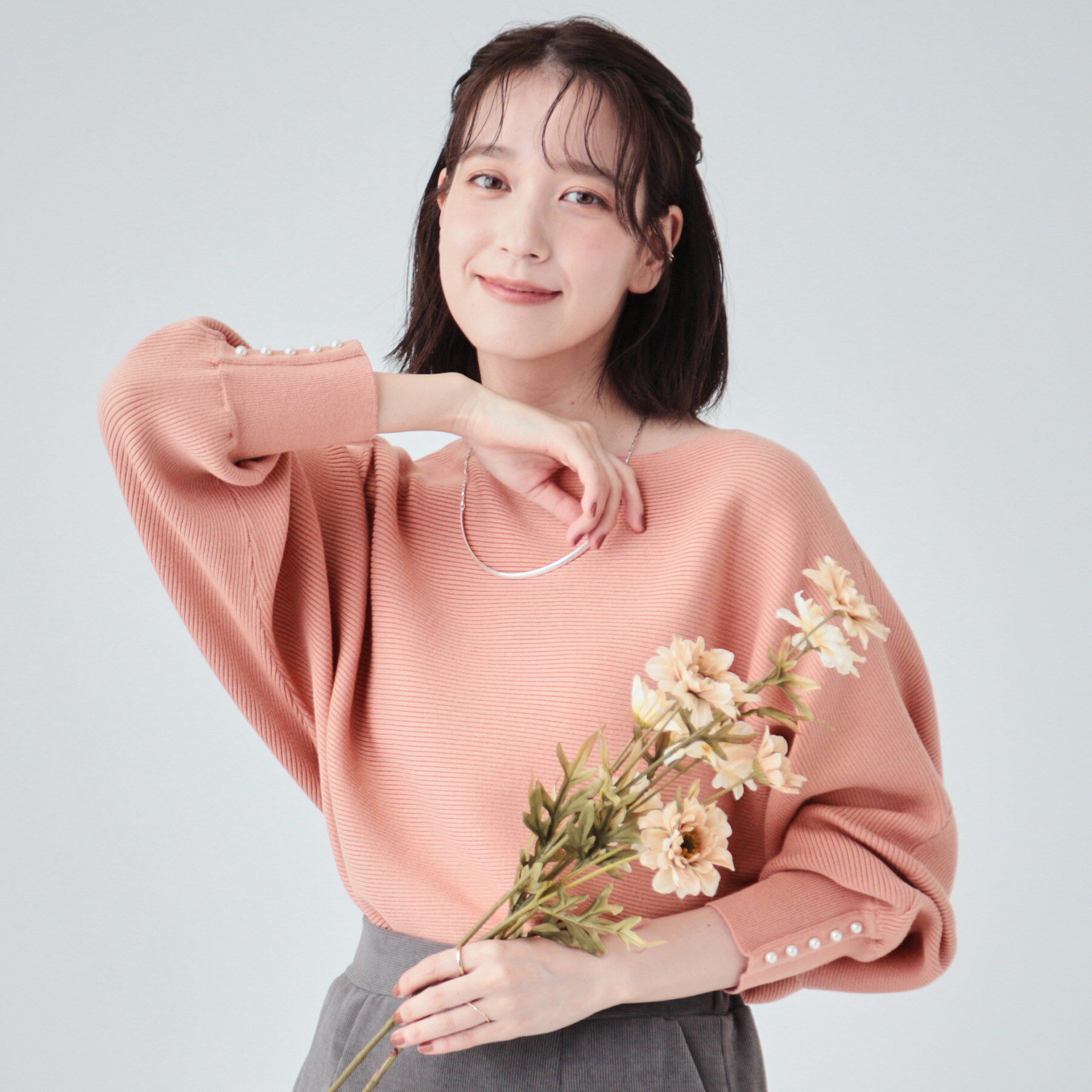 SHOO･LA･RUE「【高レビュー/洗える】優しく上品に リブドルマン お袖フェイクパールニット」|ニット・セーター|ピンク(072)