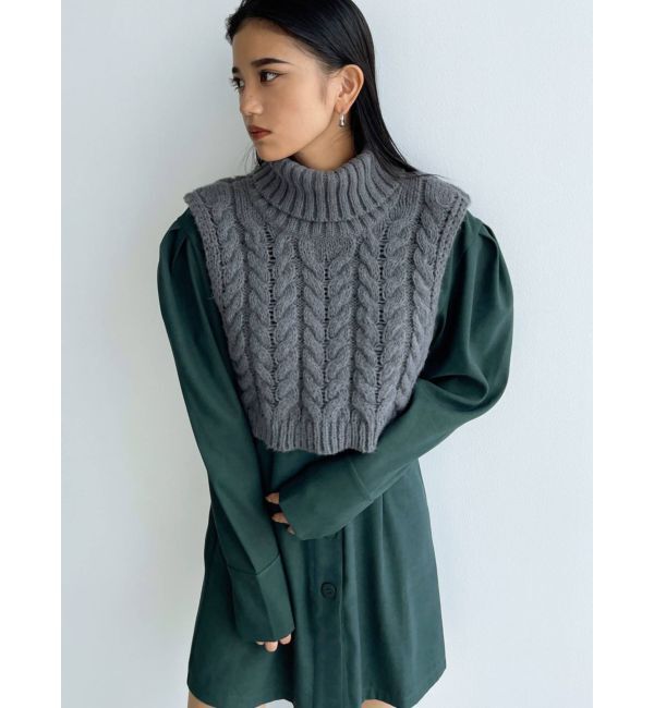 EMODA「ノーカラーシャツワンピース&times;タートルケーブルニットベスト」|ワンピース|グリーン