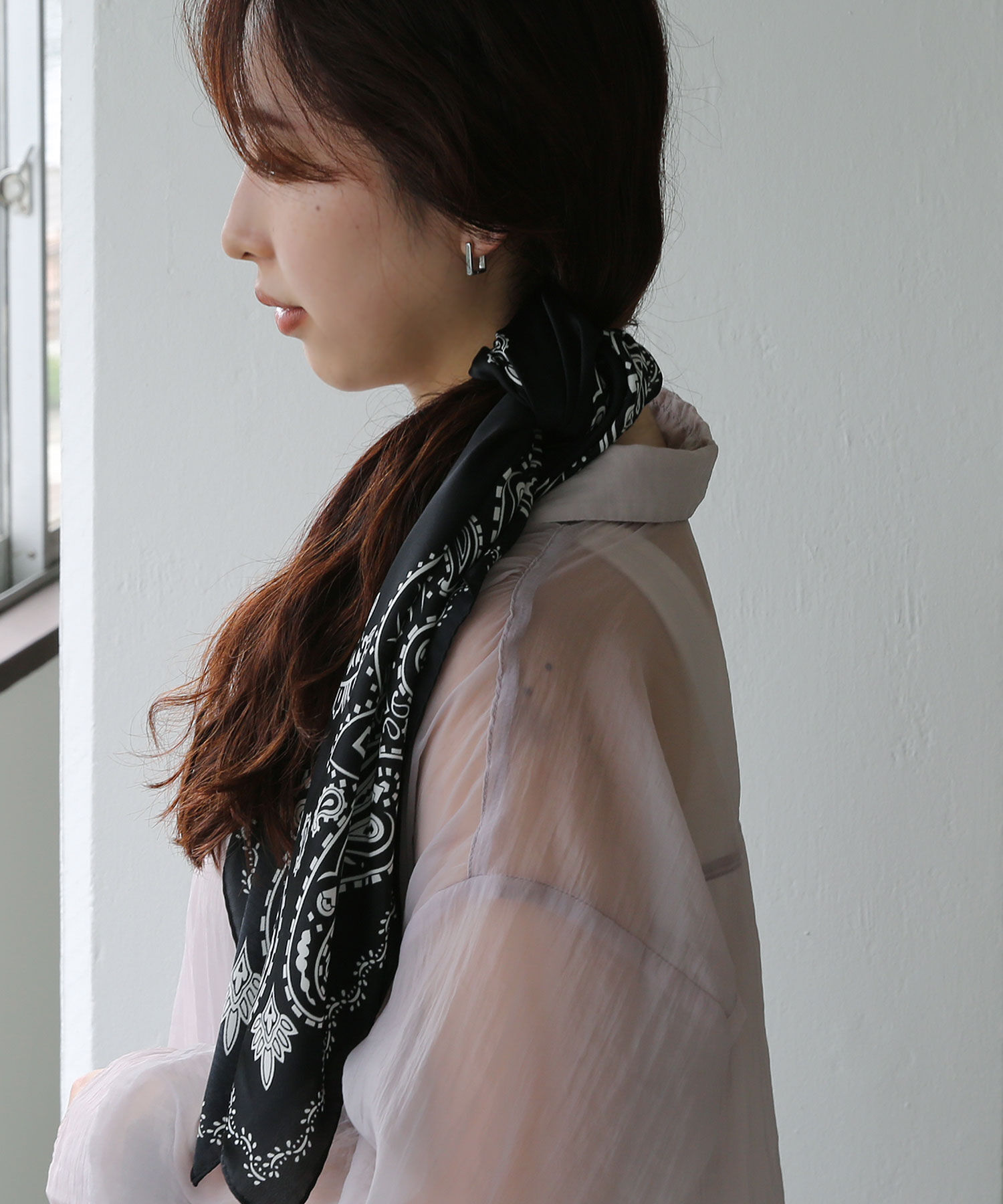 colleca la「モノトーンペイズリー柄スカーフ」|バンダナ・スカーフ|