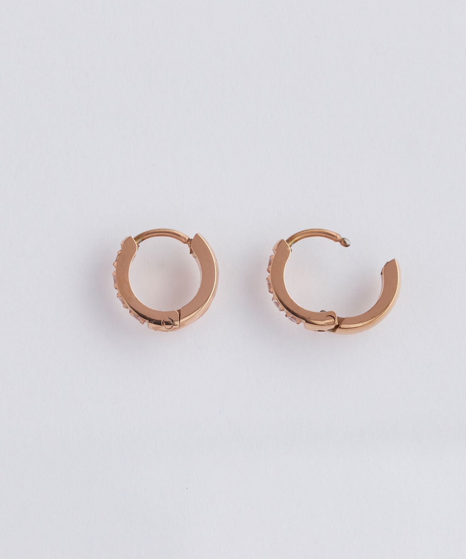 Phoebe「【金属アレルギー対応】ワンタッチビジューフープミニピアス　ローズゴールド/サージカルステンレス」|ピアス|