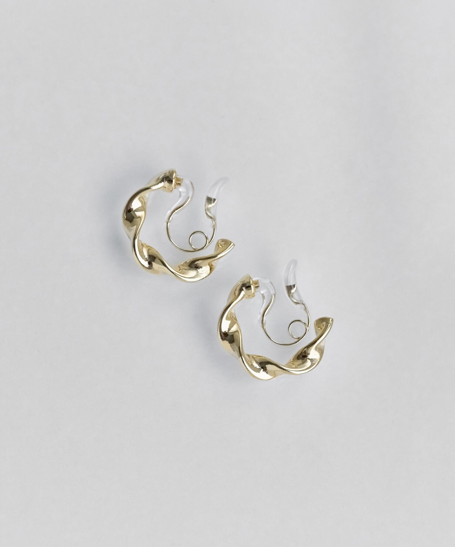 Phoebe「【金属アレルギー対応/痛くないシリーズ】メタルループフィットイヤリング　ゴールド」|イヤリング|