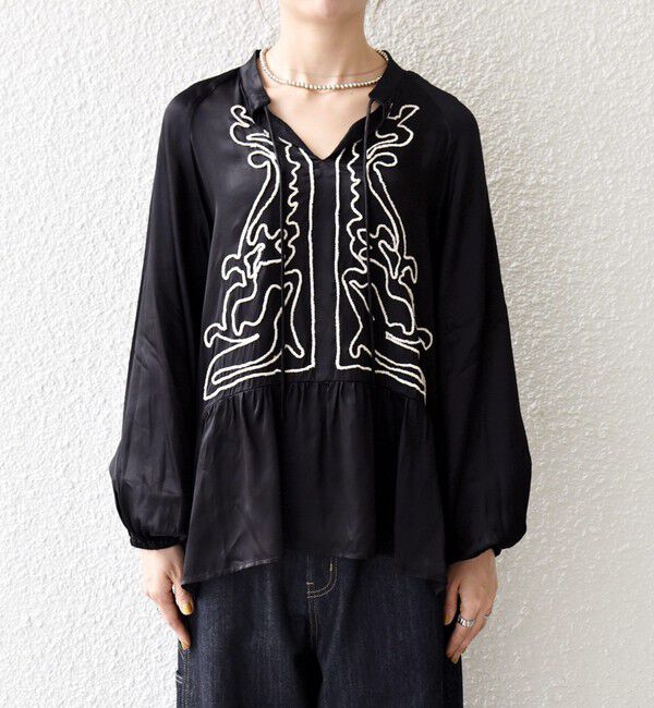 SHIPS any「SHIPS any:〈洗濯機可能〉サテン 刺繍 スキッパー ペプラム ブラウス」|シャツ・ブラウス|