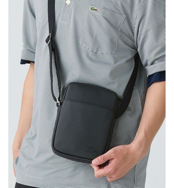 LACOSTE「メンズクラシック バーティカルカメラバッグ」|ショルダー・メッセンジャー|