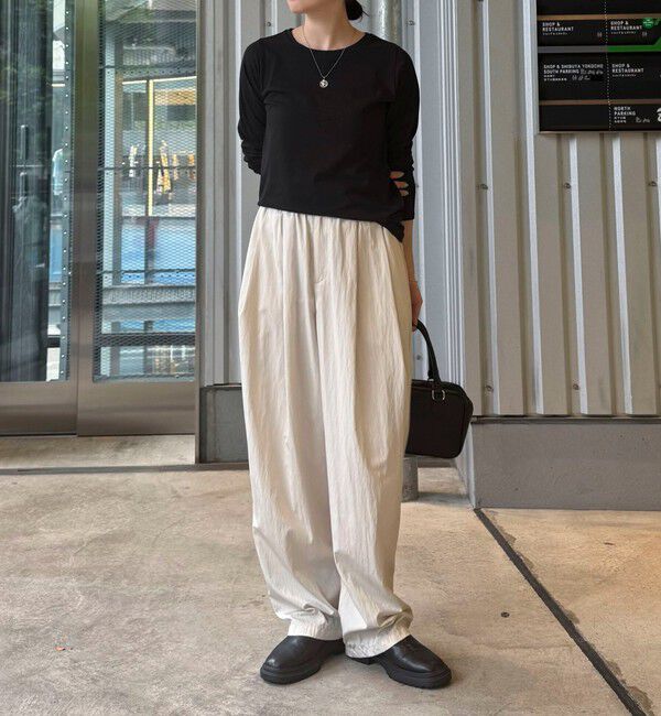 fredy emue「ナイロンギャザータックパンツ」|チノ|