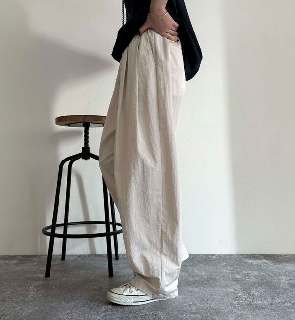 fredy emue「ナイロンギャザータックパンツ」|チノ|