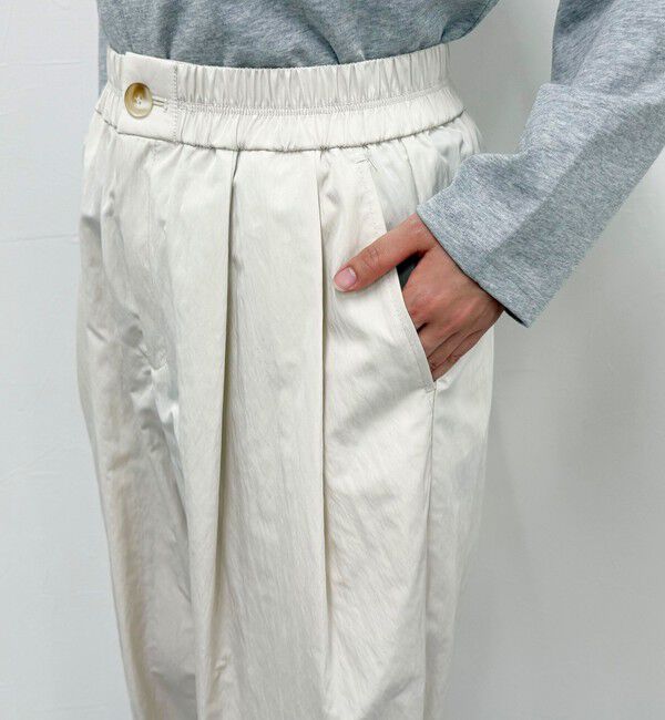 fredy emue「ナイロンギャザータックパンツ」|チノ|