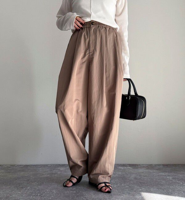 fredy emue「ナイロンギャザータックパンツ」|チノ|