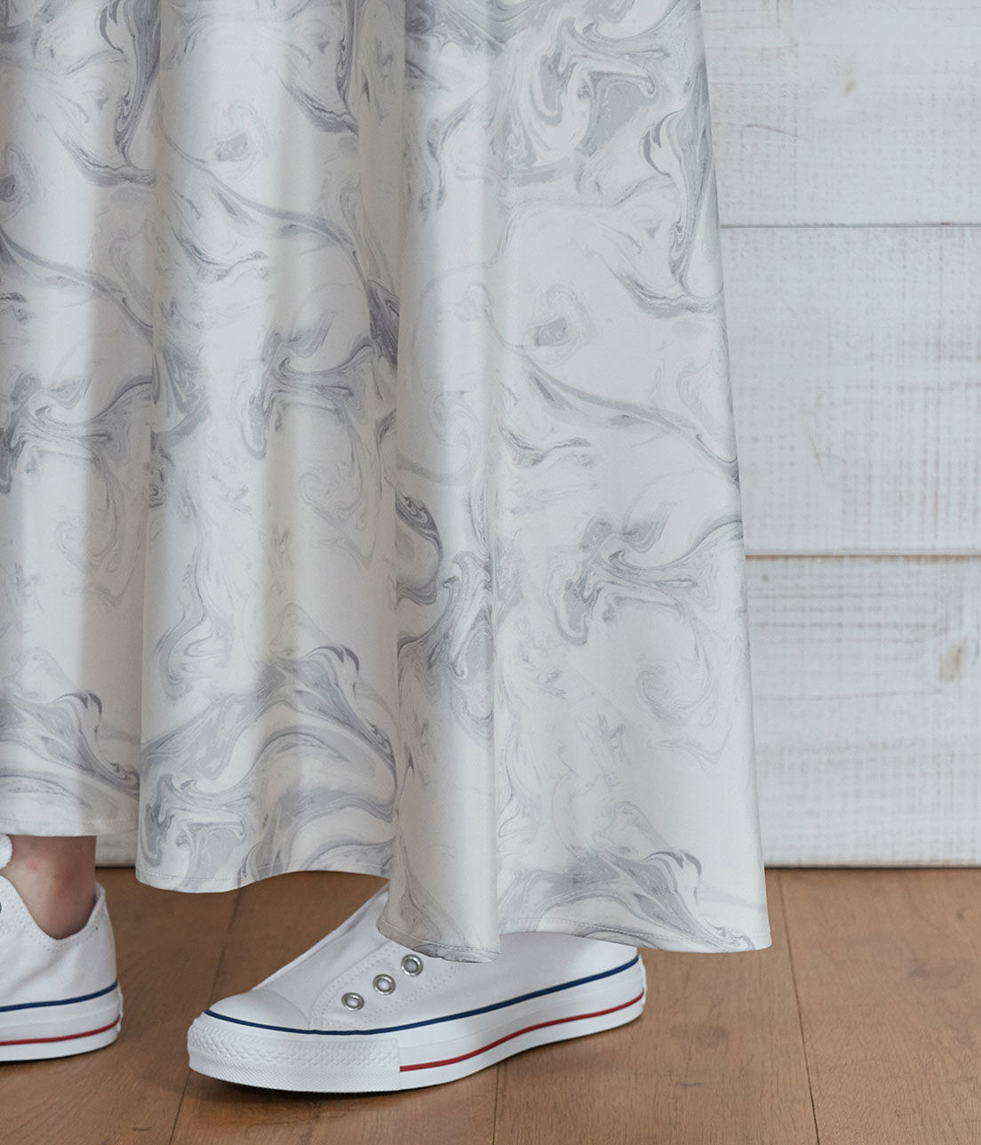 VIS「くるみ釦サテンナロースカート」|スカート|