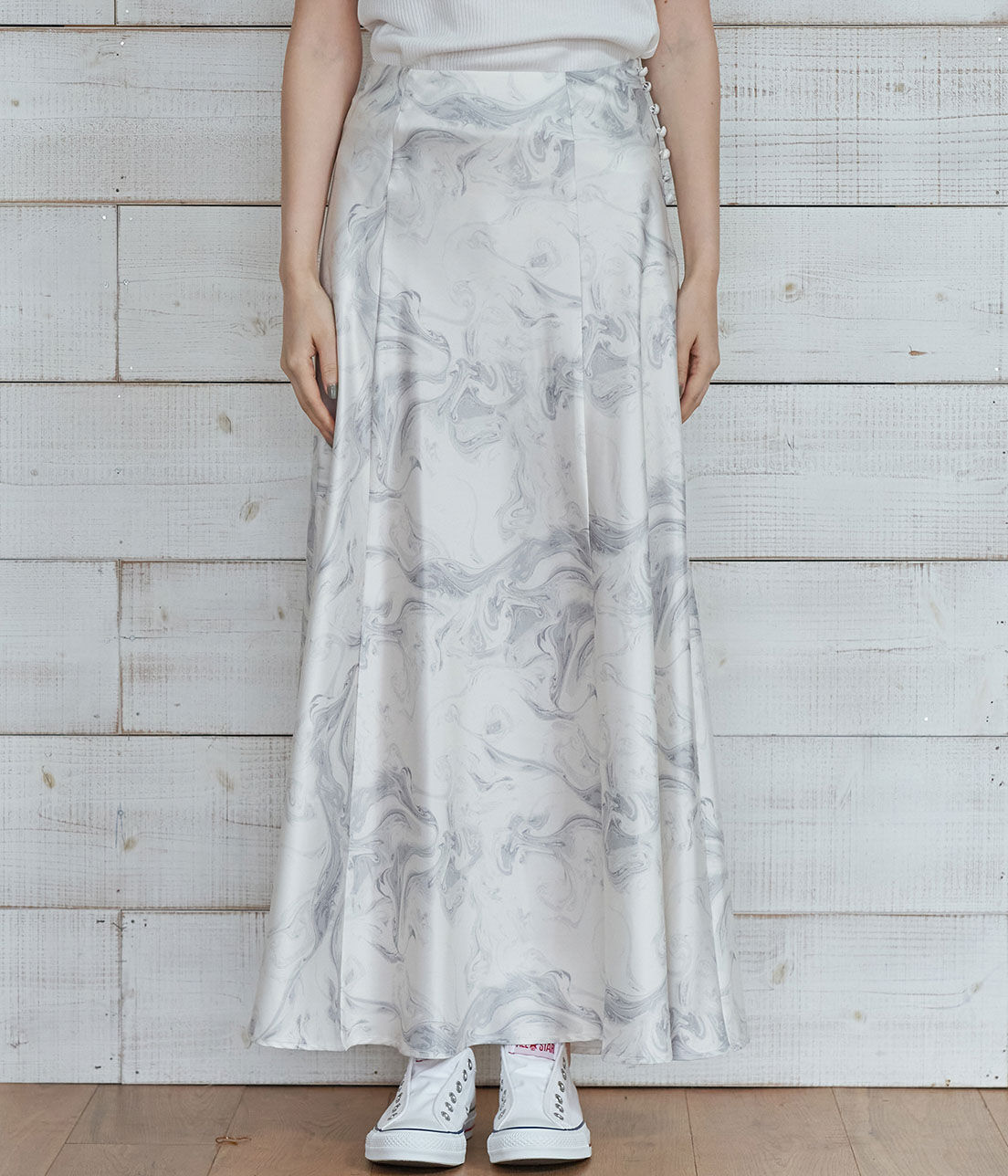 VIS「くるみ釦サテンナロースカート」|スカート|