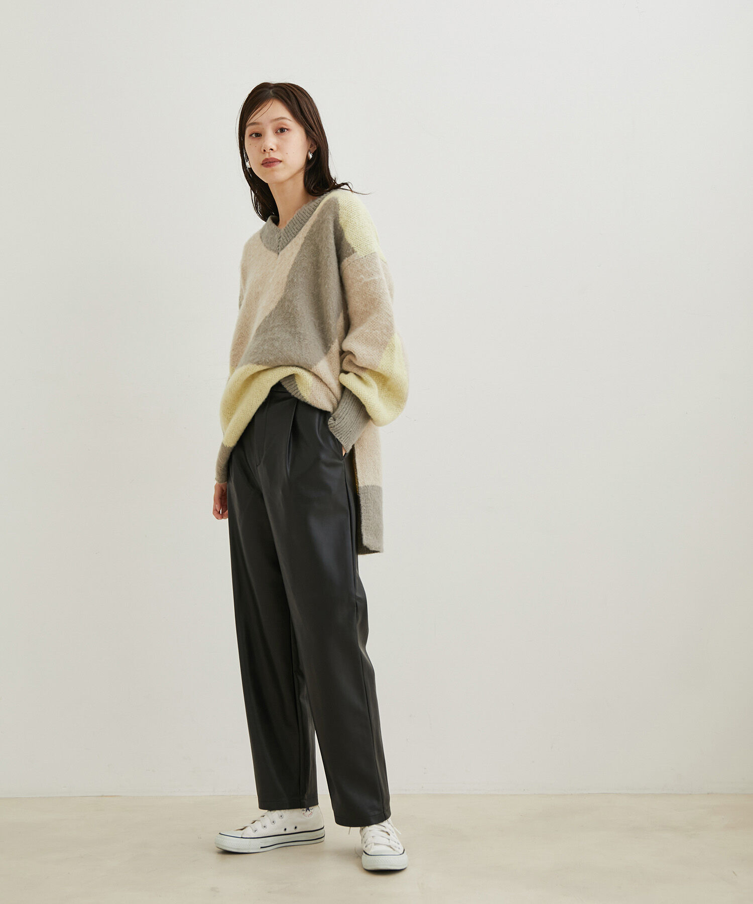 VIS「アート柄＆無地アソートふわふわVネックニット」|ニット・セーター|