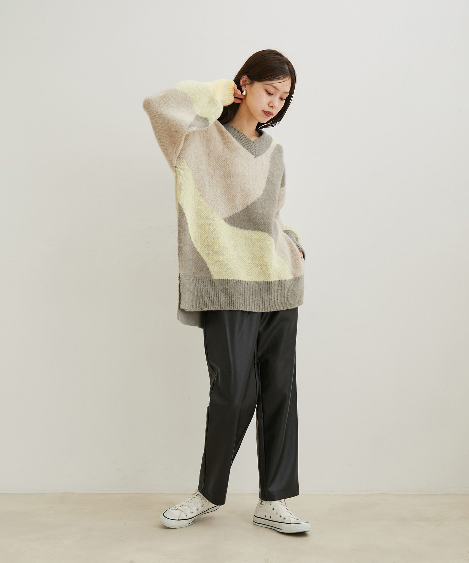 VIS「アート柄＆無地アソートふわふわVネックニット」|ニット・セーター|