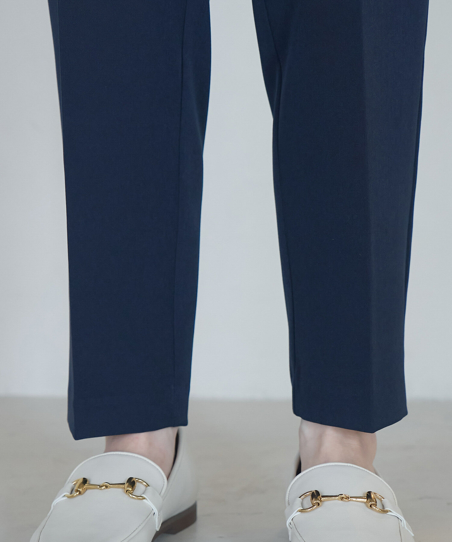 VIS「ドロストイージーテーパードパンツ」|スラックス|